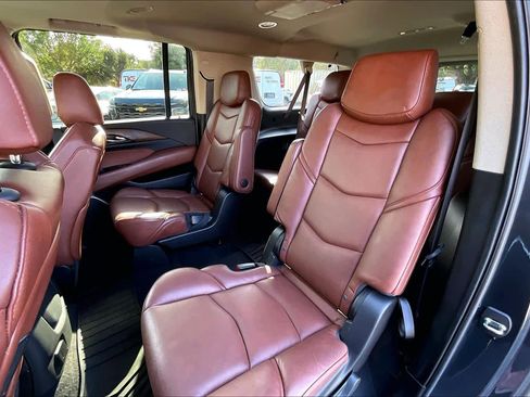 Used 2019 Cadillac Escalade ESV Premium Luxury image 25
