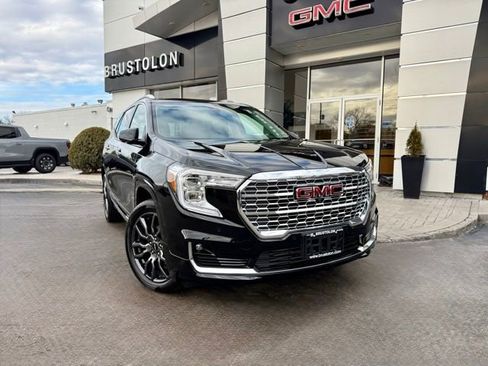 Used 2023 GMC Terrain Denali w/ Black Diamond Edition image 5
