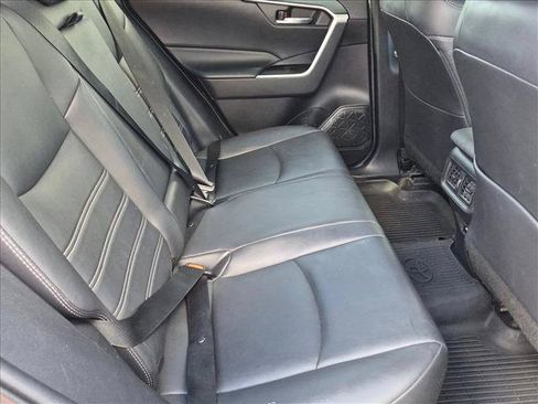 Used 2021 Toyota RAV4 XLE Premium FWD image 18