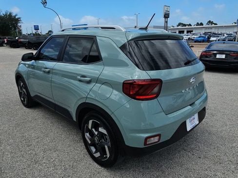 Used 2025 Hyundai Venue SEL FWD image 5