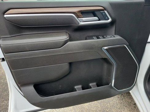 Used 2025 Chevrolet Silverado 2500 LT w/ Convenience Package image 17