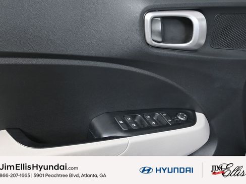 Certified 2023 Hyundai Venue SEL image 7