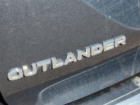 Used 2024 Mitsubishi Outlander SE image 16