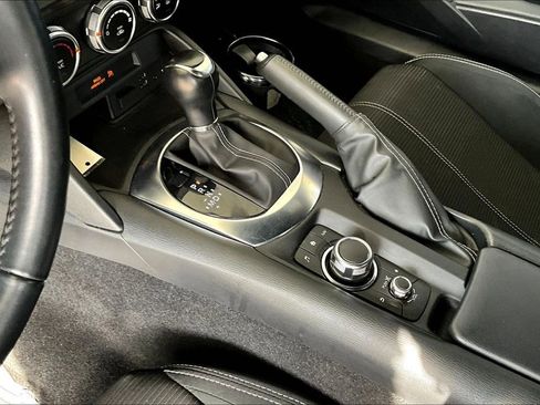 Used 2018 FIAT 124 Spider Classica w/ Technology Group image 17