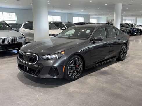 New 2026 BMW i5 eDrive40 w/ M Sport Package RWD image 3