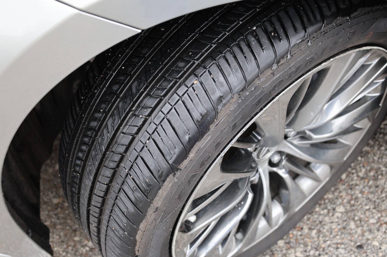 Used 2021 Lexus LS 500 w/ Accessory Package (Z2) RWD image 25