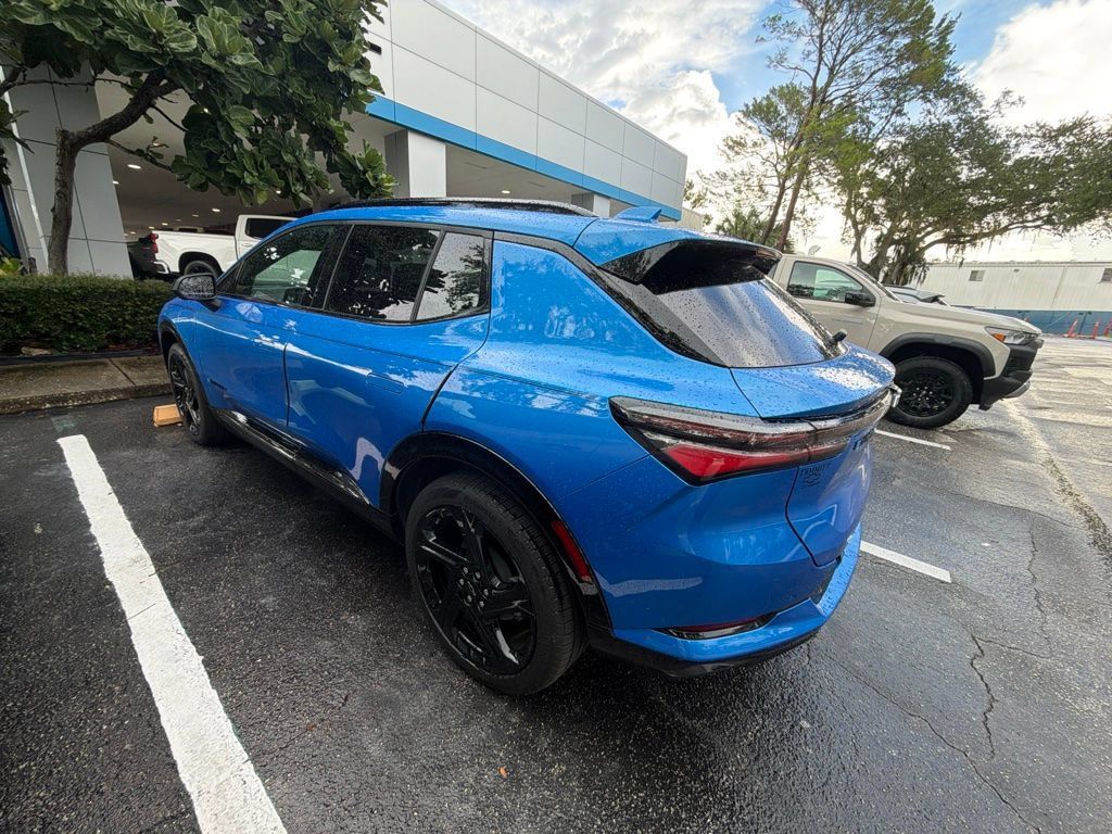 Certified 2025 Chevrolet Equinox EV RS FWD image 5