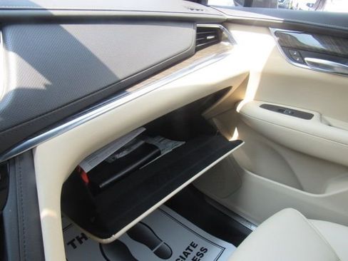 Used 2019 Cadillac XT5 AWD image 19