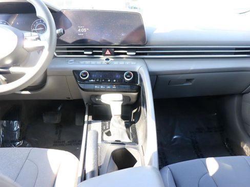 Used 2024 Hyundai Elantra SEL image 19