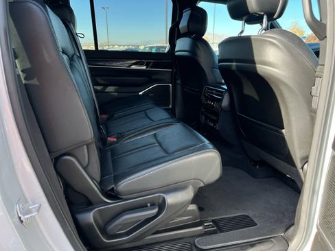 Used 2023 Jeep Wagoneer 4WD w/ Convenience Group I image 21