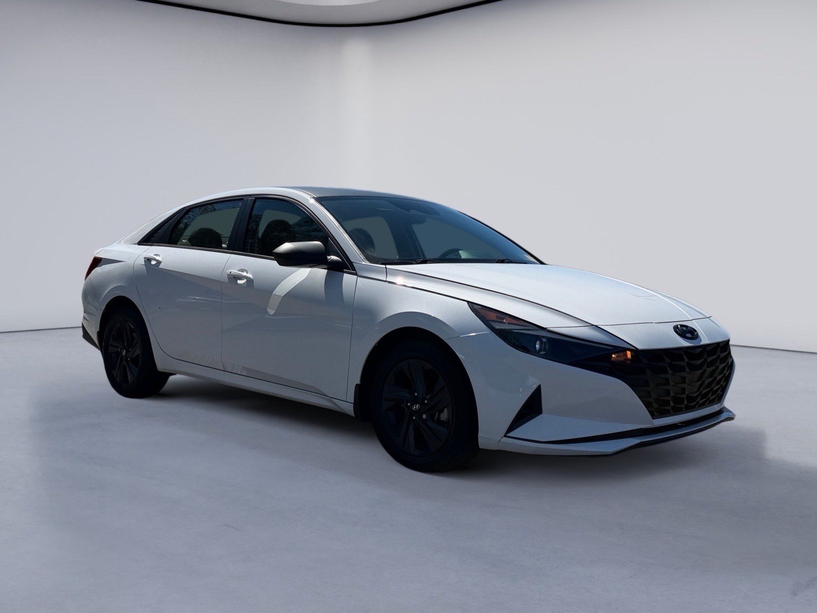 Used 2023 Hyundai Elantra SEL w/ Cargo Package FWD image 7