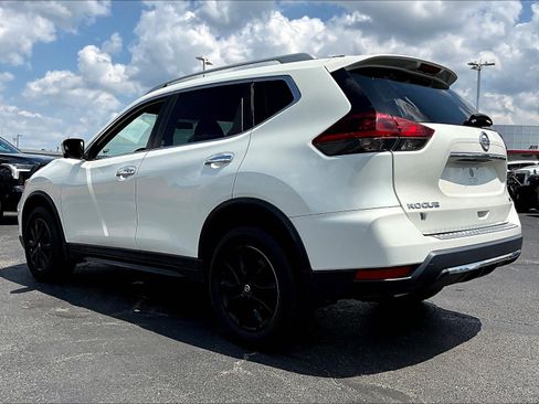 Used 2018 Nissan Rogue SV w/ Premium Package AWD/4WD image 4