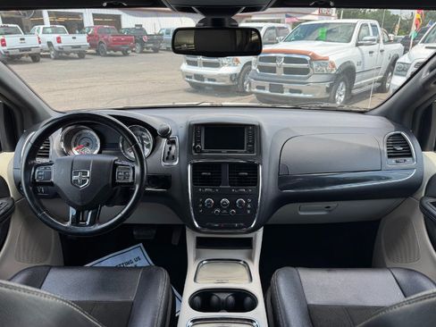 Used 2019 Dodge Grand Caravan SXT FWD image 22