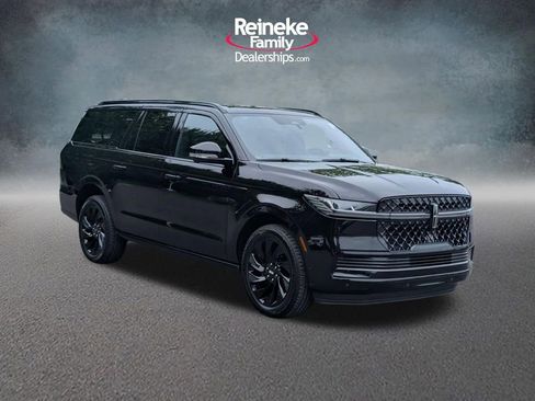 Used 2025 Lincoln Navigator L Reserve AWD/4WD image 3