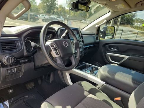 Used 2024 Nissan Titan SV w/ SV Convenience Package RWD image 10