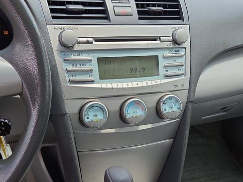 Used 2009 Toyota Camry LE FWD image 16