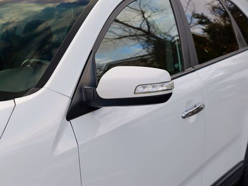 Used 2014 Kia Sorento LX image 11