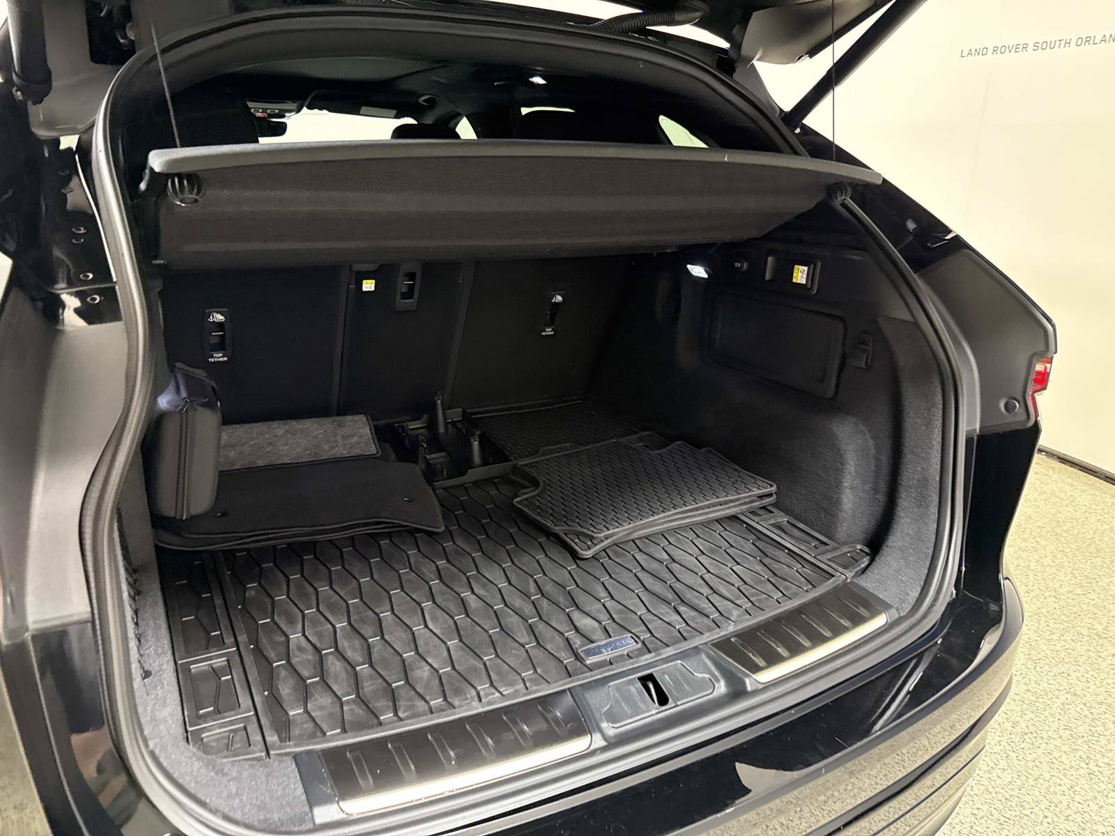 Certified 2026 Jaguar F-PACE R-Dynamic S AWD/4WD image 11