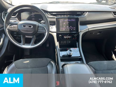 Used 2025 Jeep Grand Cherokee Altitude AWD/4WD image 30