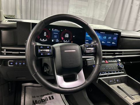 Used 2025 Hyundai Santa Fe SEL image 13