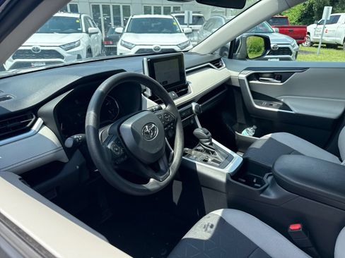 Used 2025 Toyota RAV4 XLE FWD image 10
