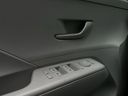 Used 2025 Hyundai Kona SEL image 21