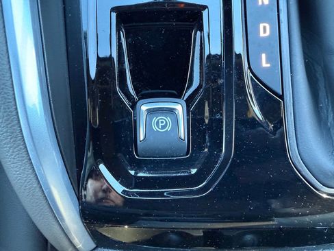 Used 2024 Chevrolet Colorado ZR2 w/ ZR2 Convenience Package III image 25