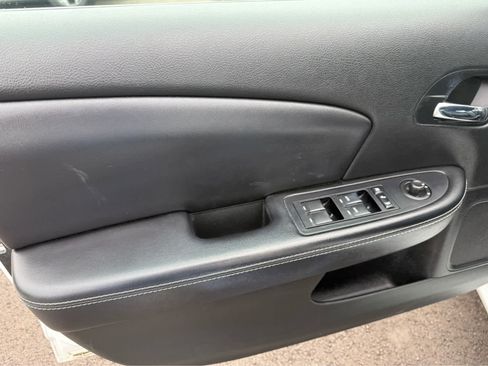 Used 2012 Chrysler 200 Limited FWD image 11
