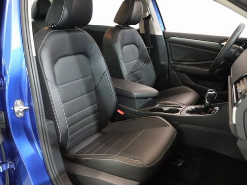 Used 2024 Volkswagen Jetta SE w/ Panoramic Sunroof Package image 12