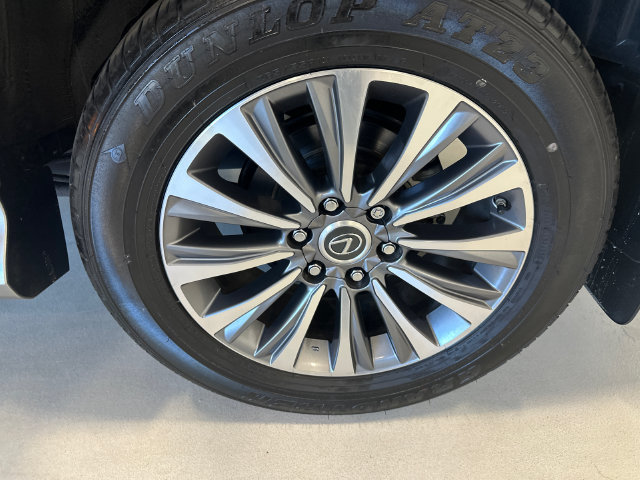 Used 2021 Lexus GX 460 Luxury w/ Accessory Package AWD/4WD image 36