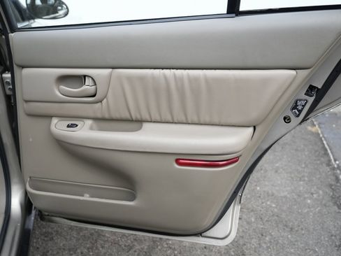 Used 1998 Buick Century Custom image 33