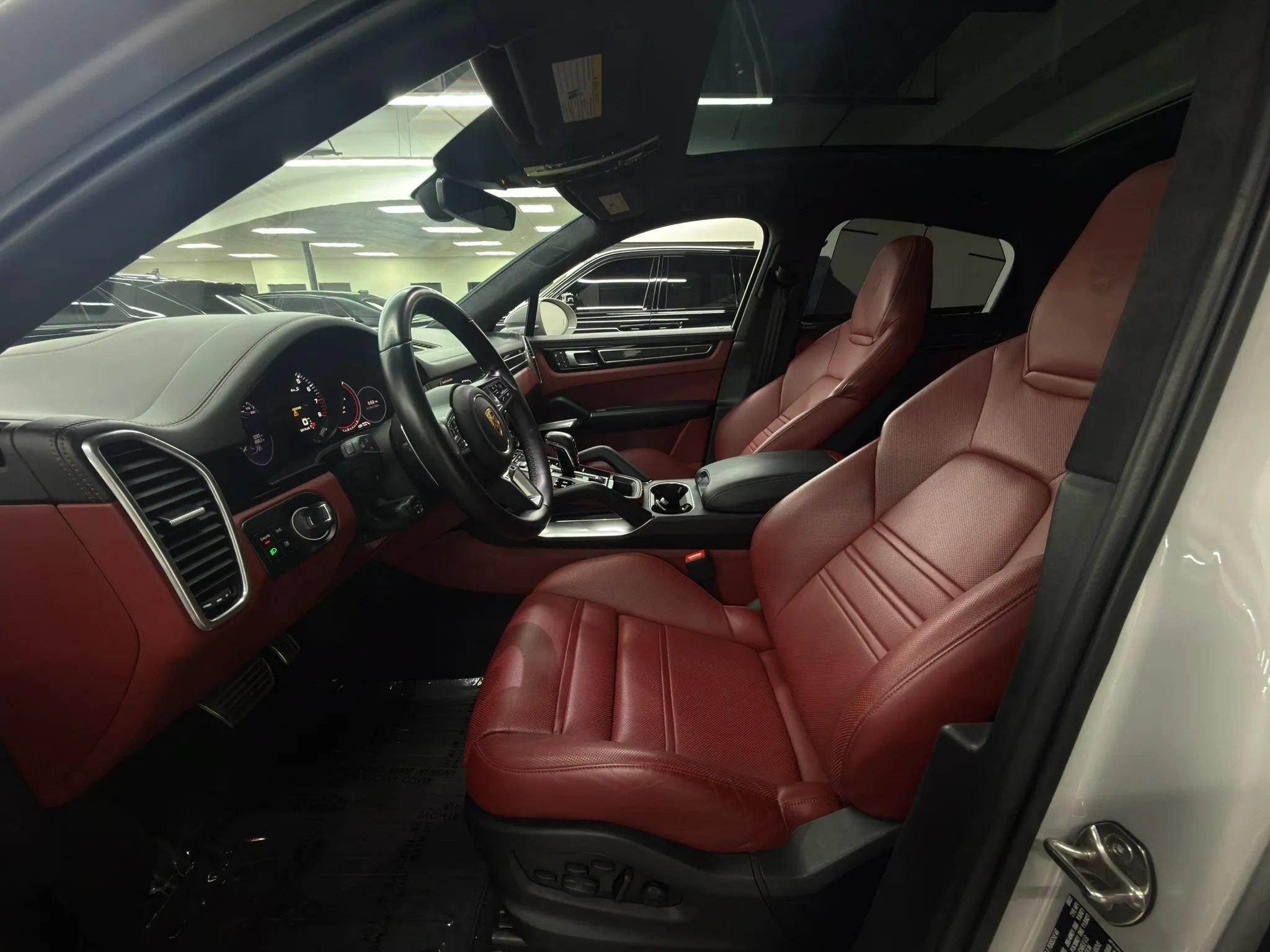 Used 2022 Porsche Cayenne Turbo S w/ Assistance Package AWD/4WD image 15