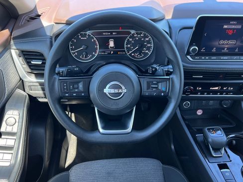 Used 2023 Nissan Rogue SV image 15