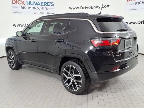 Used 2025 Jeep Compass Limited w/ Elite Group AWD/4WD image 6