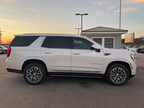 Used 2025 GMC Yukon Denali w/ Sun & Power Step Package image 5