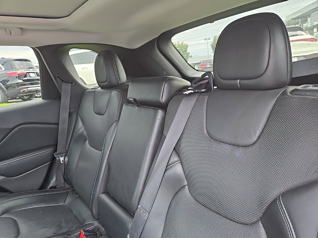 Used 2019 Jeep Cherokee Limited AWD/4WD image 35