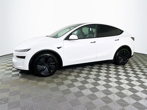 Used 2026 Tesla Model Y Long Range AWD/4WD image 4