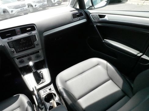 Used 2016 Volkswagen Golf SE w/ Lighting Package FWD image 11