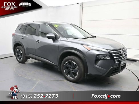 Used 2025 Nissan Rogue SV AWD/4WD image 2