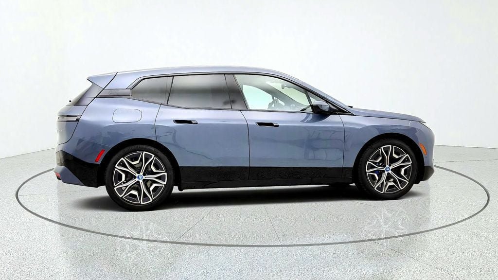 Used 2025 BMW iX xDrive50 w/ Premium Package AWD/4WD image 4