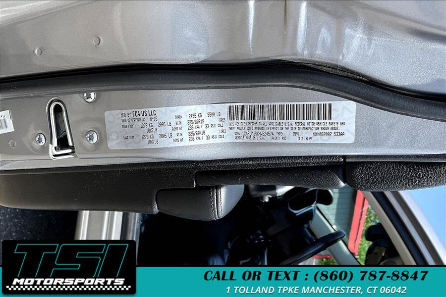 Used 2017 Jeep Cherokee Overland AWD/4WD image 36