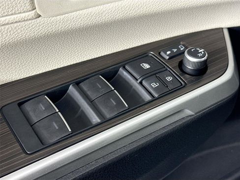 Certified 2023 Toyota Sienna Limited image 28