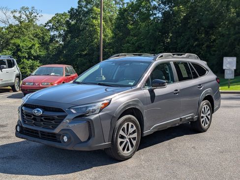 Used 2023 Subaru Outback Premium AWD/4WD image 5