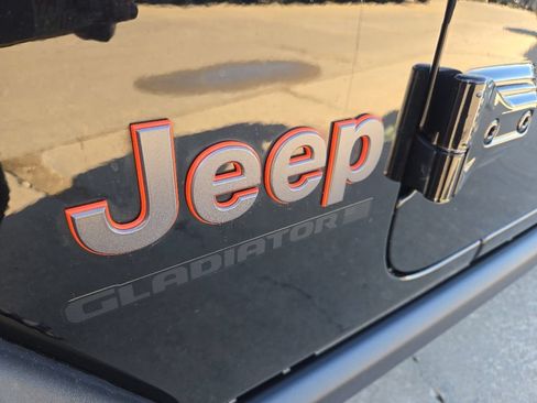Used 2023 Jeep Gladiator Mojave w/ Cold Weather Group AWD/4WD image 20
