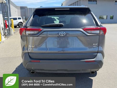 Used 2020 Toyota RAV4 XLE w/ XLE Grade Weather Package AWD/4WD image 11
