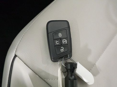 Used 2021 Volkswagen Tiguan SEL Premium R-Line AWD/4WD image 23