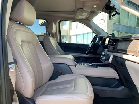 Used 2024 Ford Expedition Limited image 36