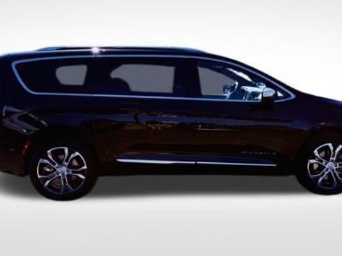 New 2026 Chrysler Pacifica Pinnacle image 8