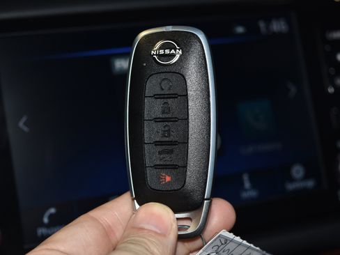 New 2025 Nissan Versa SR w/ Trunk Package image 13