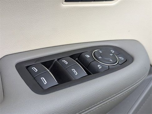 Used 2025 Cadillac XT6 Premium Luxury image 10